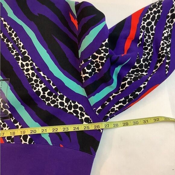 Women’s Nike Sweater Size Small 90’s Sportswear Inspired BRAND NEW - Picture 9 of 9